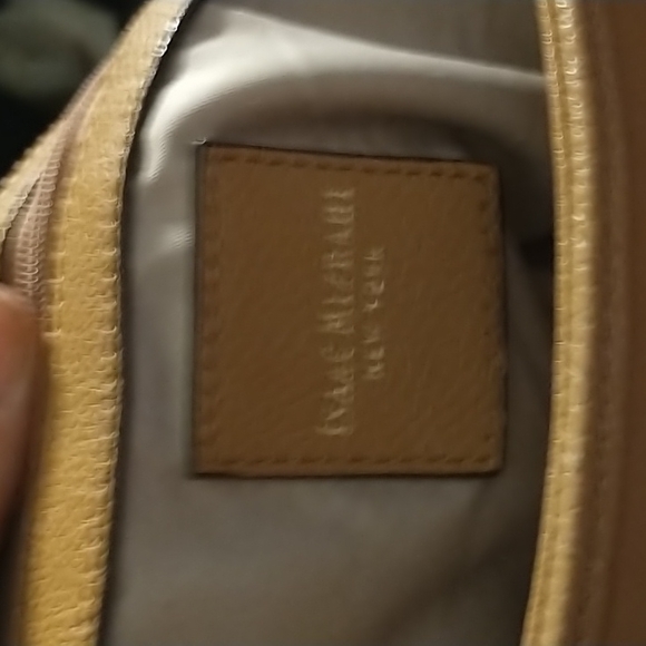 Isaac Mizrahi New York Leather purse - Picture 5 of 7